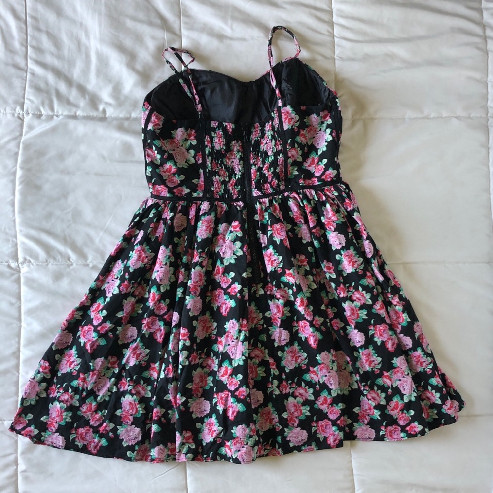 Forever 21 floral dress - Picture 2 of 7